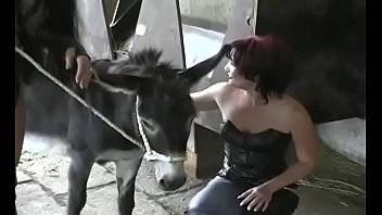 Mistress plays with ass serf