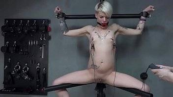 LolaDevil on the leg spreader