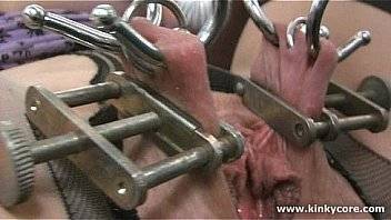 Labia stretching for the orgasms