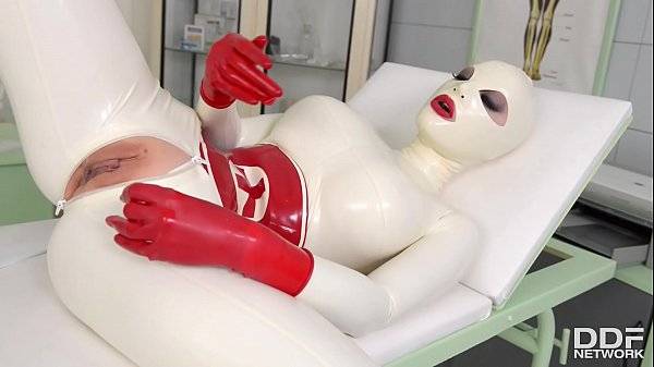 Busty Latex Lucy spanks her ass & fills her creamy pussy with clinic sex toy